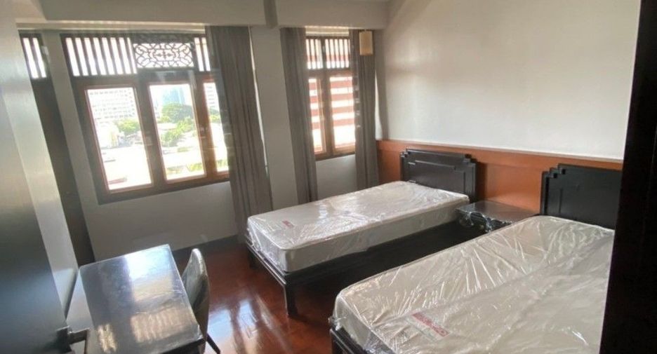 For rent 3 bedrooms apartment in Yan Nawa, Bangkok
