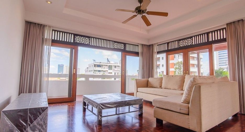 For rent 3 bedrooms apartment in Yan Nawa, Bangkok