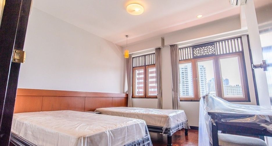 For rent 3 bedrooms apartment in Yan Nawa, Bangkok