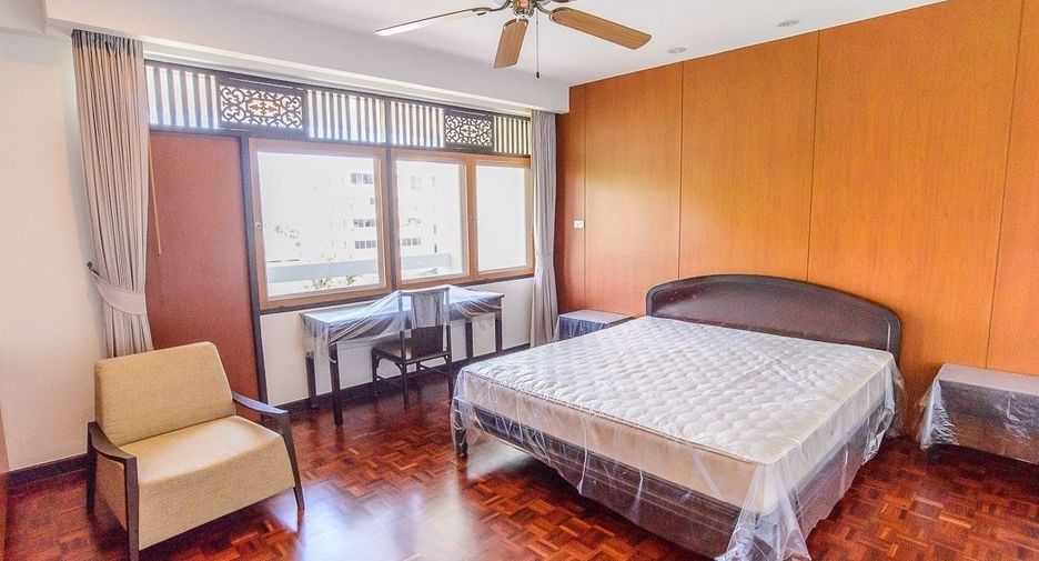 For rent 3 bedrooms apartment in Yan Nawa, Bangkok