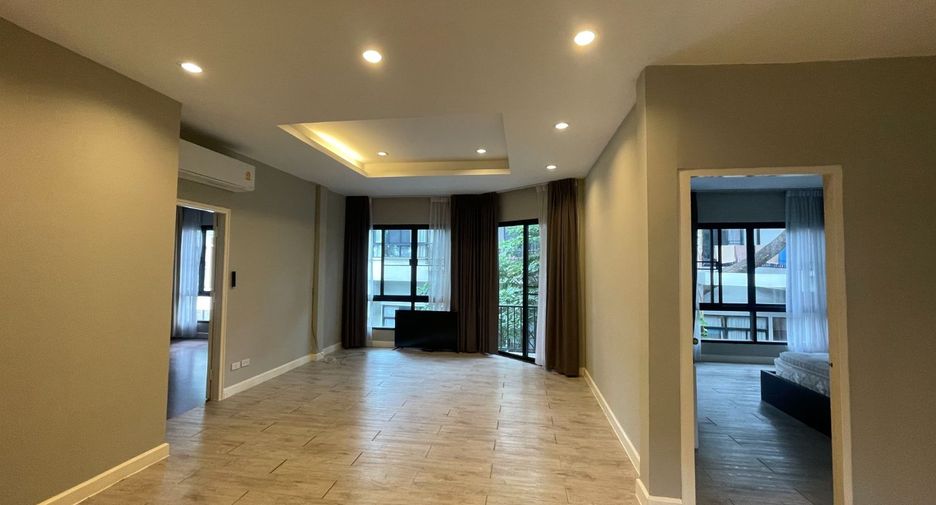 For rent 2 bedrooms townhouse in Khlong Toei, Bangkok