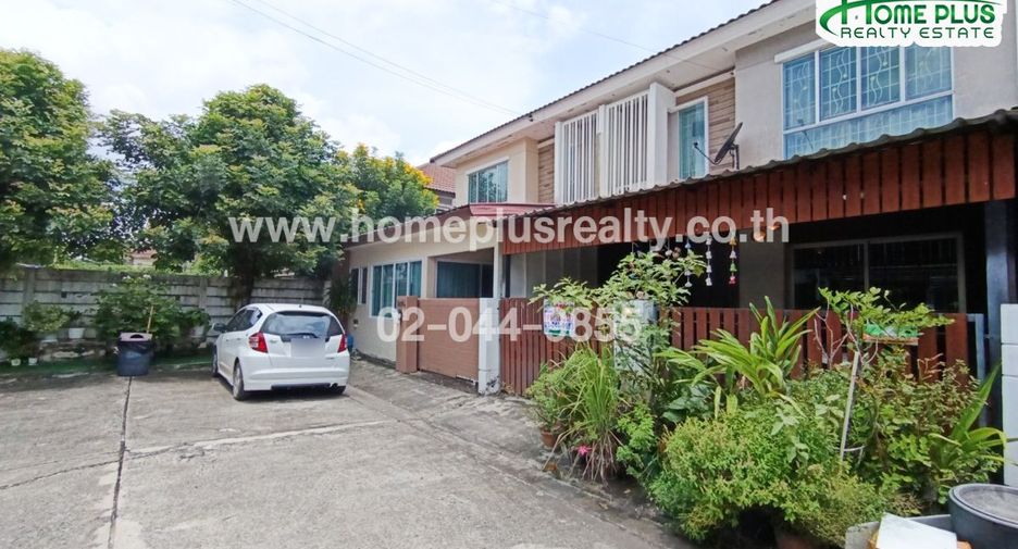 For sale 3 bedrooms townhouse in Khlong Sam Wa, Bangkok
