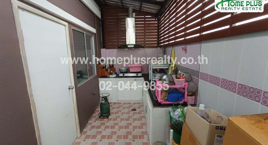 For sale 3 bedrooms townhouse in Khlong Sam Wa, Bangkok