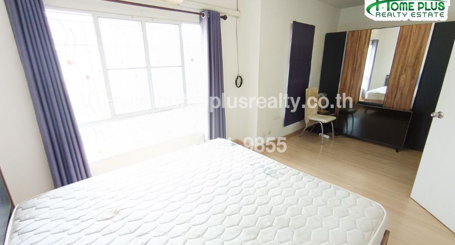 For sale 3 bedrooms townhouse in Khlong Sam Wa, Bangkok