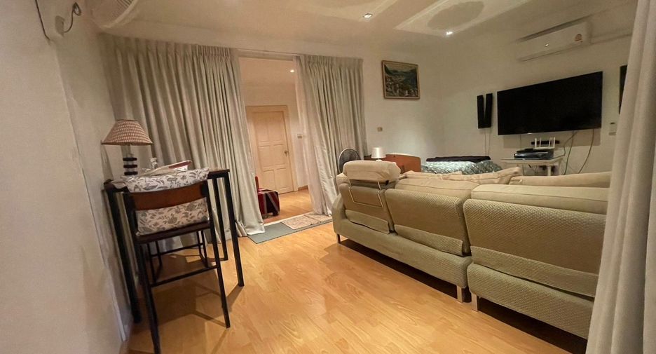 Casa adosada en alquiler de 4 habitaciones en Bang Lamung, Chonburi