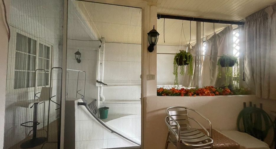 Casa adosada en alquiler de 4 habitaciones en Bang Lamung, Chonburi