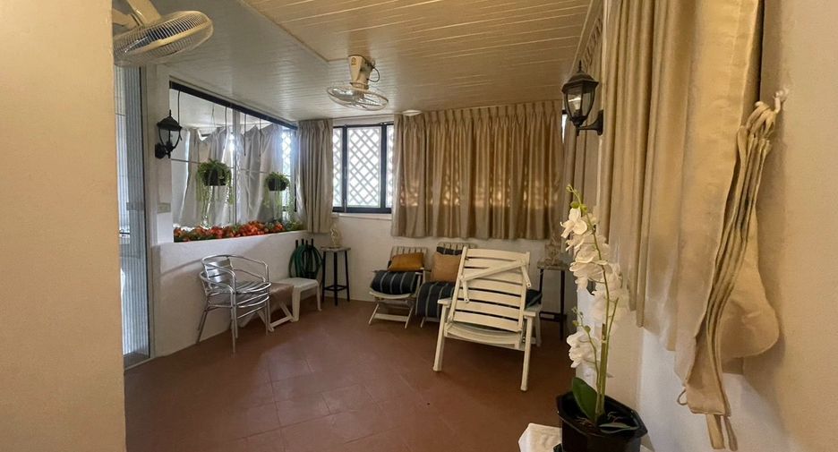 Casa adosada en alquiler de 4 habitaciones en Bang Lamung, Chonburi