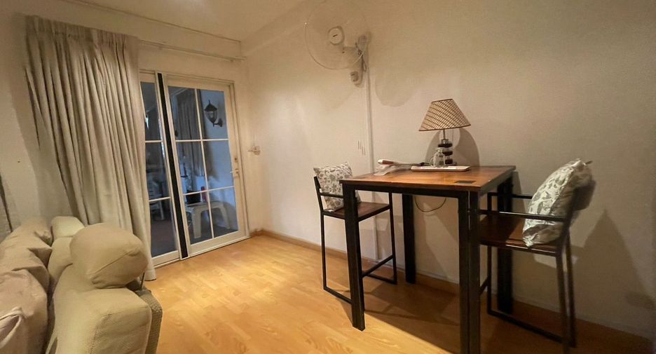 Casa adosada en alquiler de 4 habitaciones en Bang Lamung, Chonburi