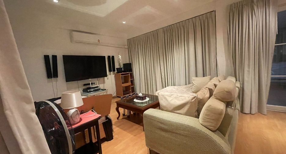 Casa adosada en alquiler de 4 habitaciones en Bang Lamung, Chonburi