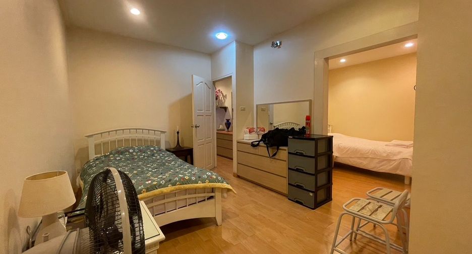 Casa adosada en alquiler de 4 habitaciones en Bang Lamung, Chonburi