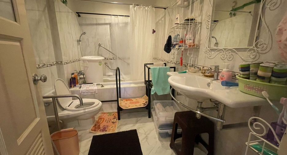 Casa adosada en alquiler de 4 habitaciones en Bang Lamung, Chonburi