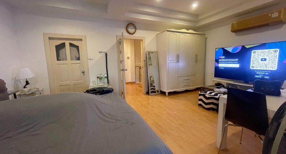 Casa adosada en alquiler de 4 habitaciones en Bang Lamung, Chonburi