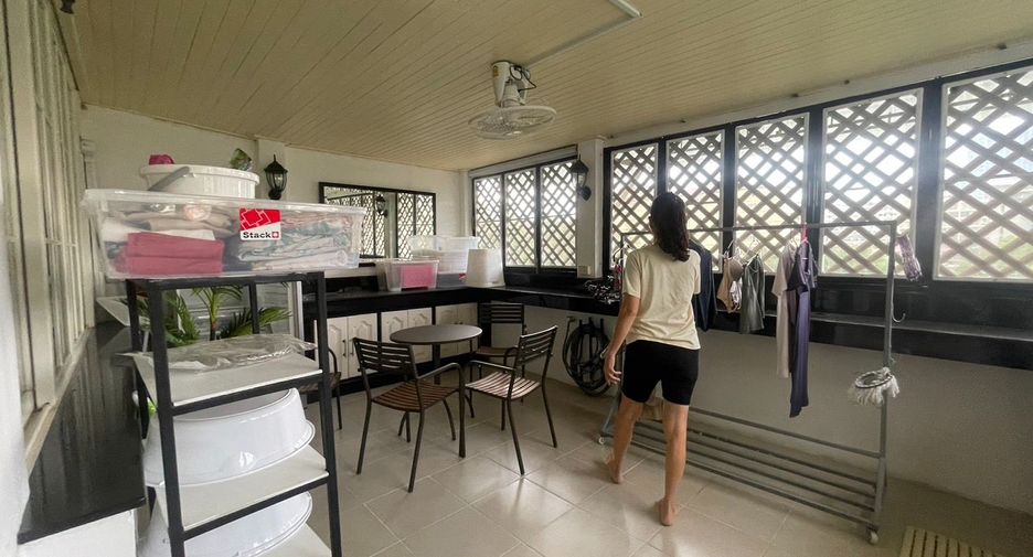 Casa adosada en alquiler de 4 habitaciones en Bang Lamung, Chonburi