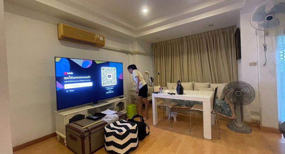 Casa adosada en alquiler de 4 habitaciones en Bang Lamung, Chonburi