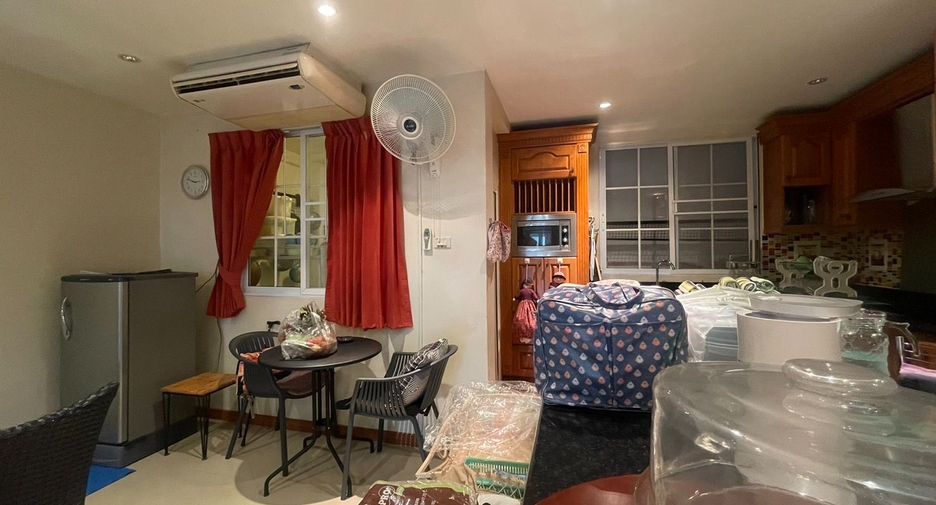 Casa adosada en alquiler de 4 habitaciones en Bang Lamung, Chonburi