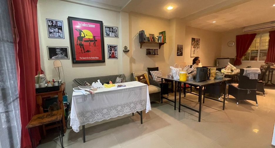 Casa adosada en alquiler de 4 habitaciones en Bang Lamung, Chonburi