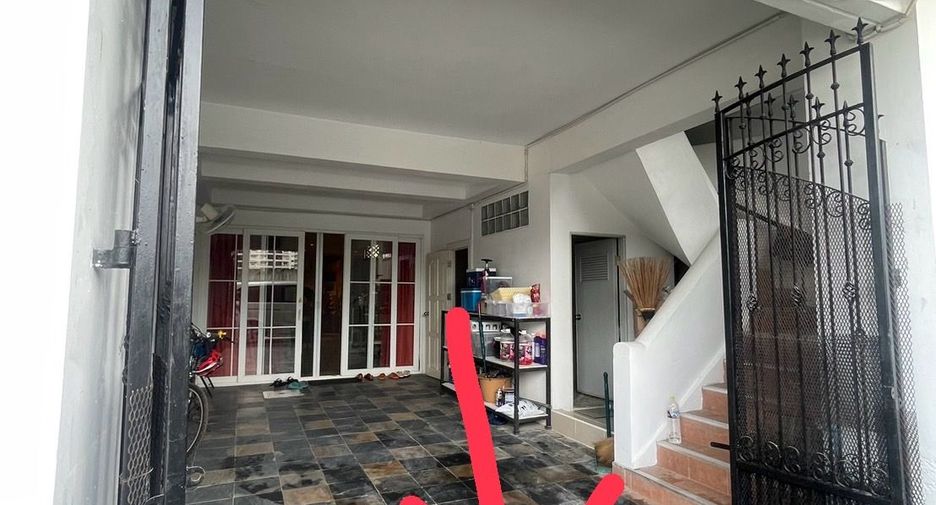 Casa adosada en alquiler de 4 habitaciones en Bang Lamung, Chonburi