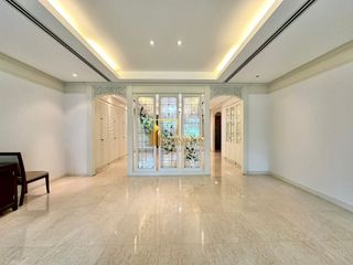 Condo en alquiler de 3 habitaciones en Sathon, Bangkok