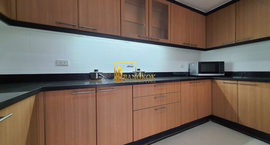 For rent 3 bedrooms apartment in Khlong Toei, Bangkok