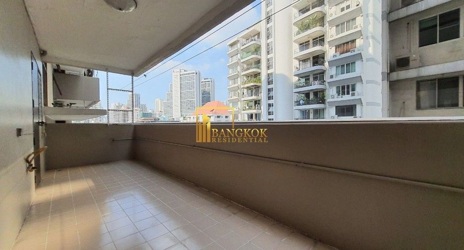 For rent 3 bedrooms apartment in Khlong Toei, Bangkok