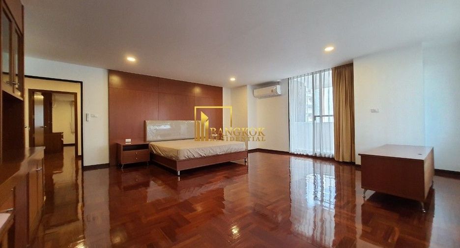 For rent 3 bedrooms apartment in Khlong Toei, Bangkok