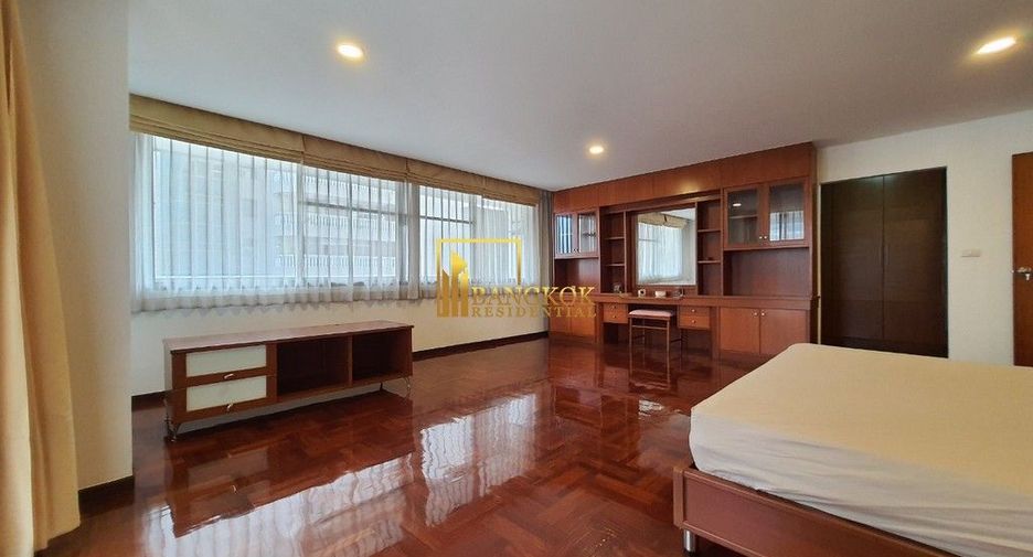 For rent 3 bedrooms apartment in Khlong Toei, Bangkok