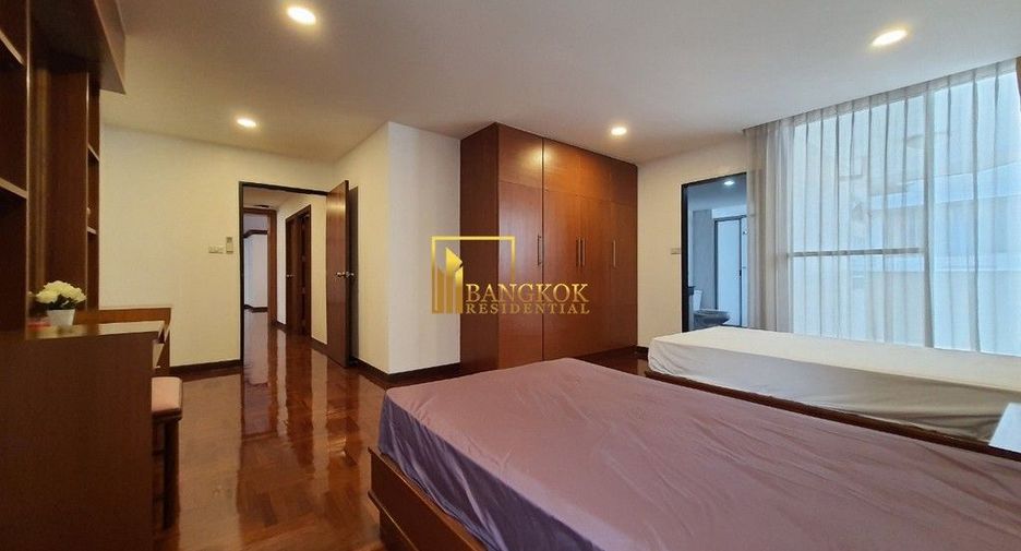 For rent 3 bedrooms apartment in Khlong Toei, Bangkok