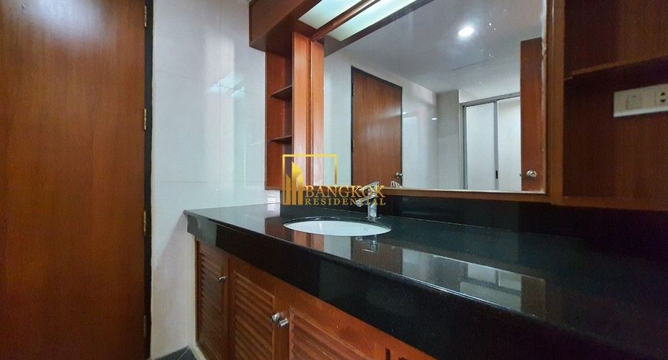 For rent 3 bedrooms apartment in Khlong Toei, Bangkok