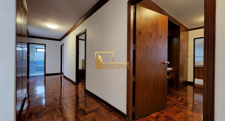 For rent 4 bedrooms apartment in Khlong Toei, Bangkok