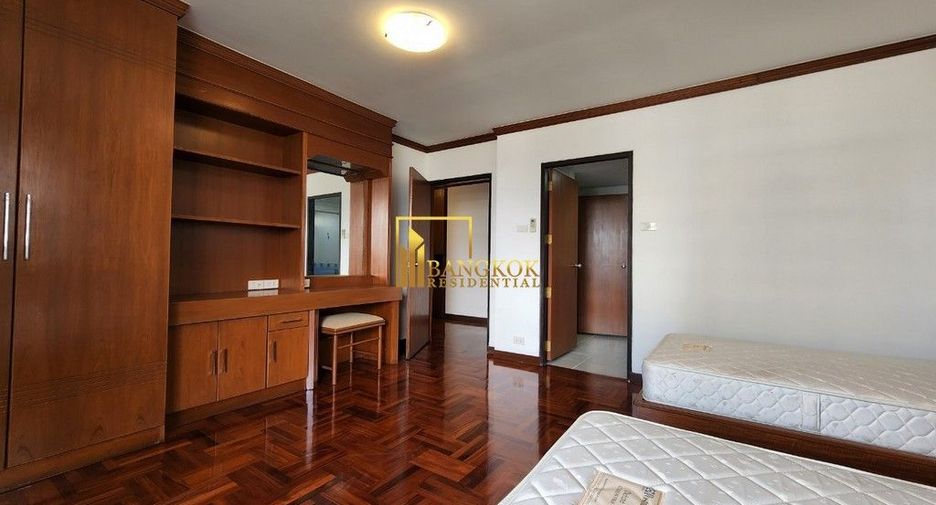 For rent 4 bedrooms apartment in Khlong Toei, Bangkok
