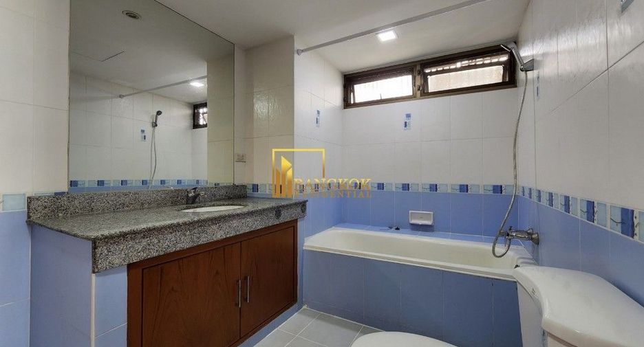 For rent 4 bedrooms apartment in Khlong Toei, Bangkok
