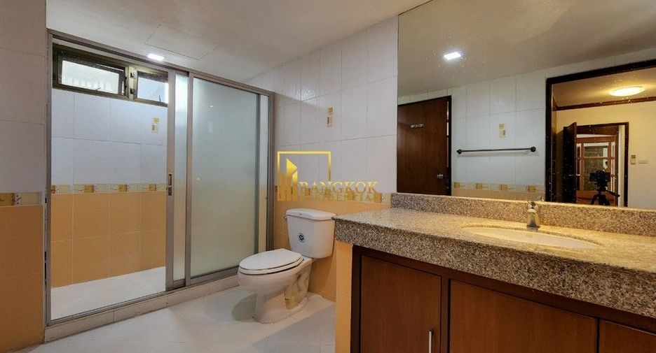 For rent 4 bedrooms apartment in Khlong Toei, Bangkok