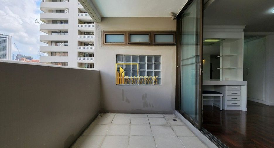 For rent 4 bedrooms apartment in Khlong Toei, Bangkok