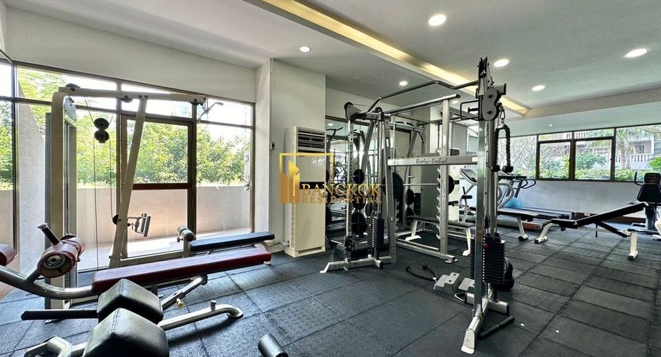For rent 4 bedrooms apartment in Khlong Toei, Bangkok