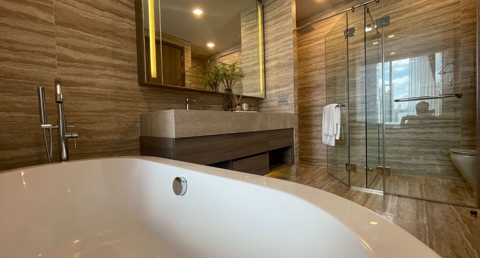 For rent 2 bedrooms condo in Khlong Toei, Bangkok