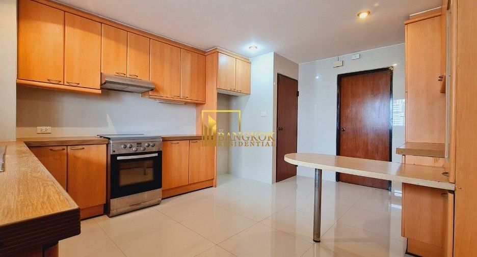 For rent 4 bedrooms apartment in Khlong Toei, Bangkok