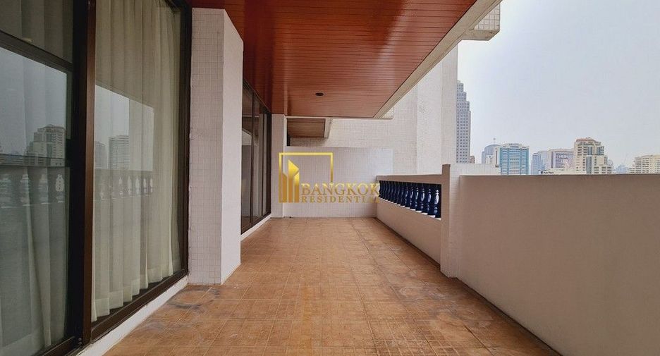 For rent 4 bedrooms apartment in Khlong Toei, Bangkok