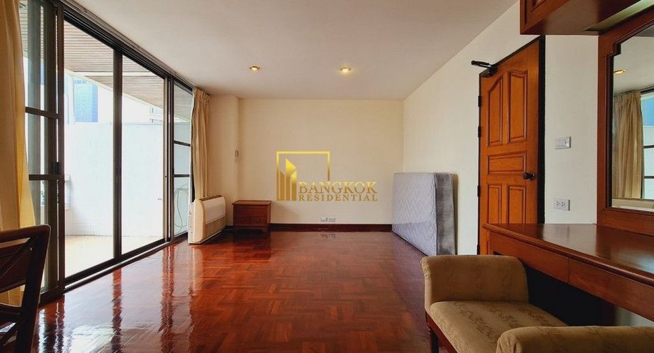 For rent 4 bedrooms apartment in Khlong Toei, Bangkok