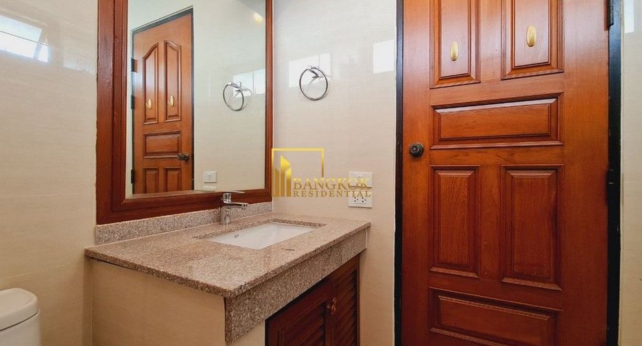 For rent 4 bedrooms apartment in Khlong Toei, Bangkok