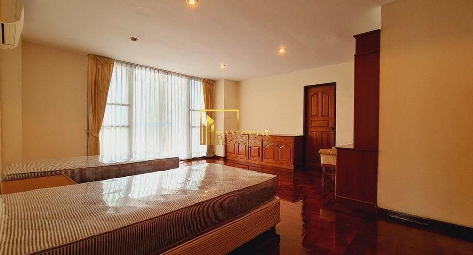 For rent 4 bedrooms apartment in Khlong Toei, Bangkok