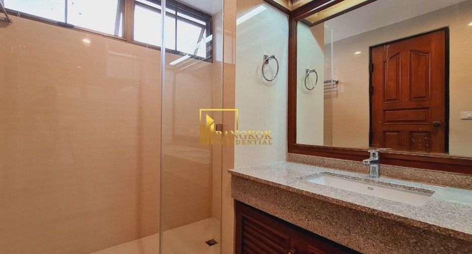 For rent 4 bedrooms apartment in Khlong Toei, Bangkok