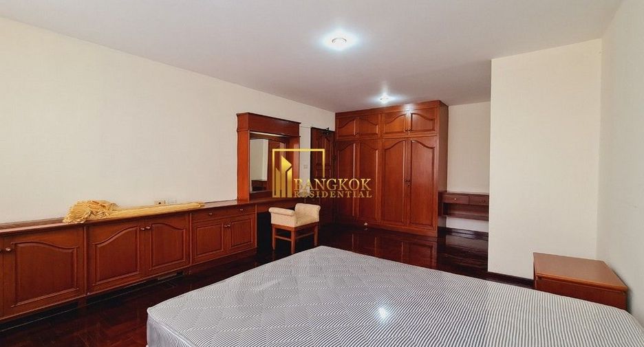 For rent 4 bedrooms apartment in Khlong Toei, Bangkok