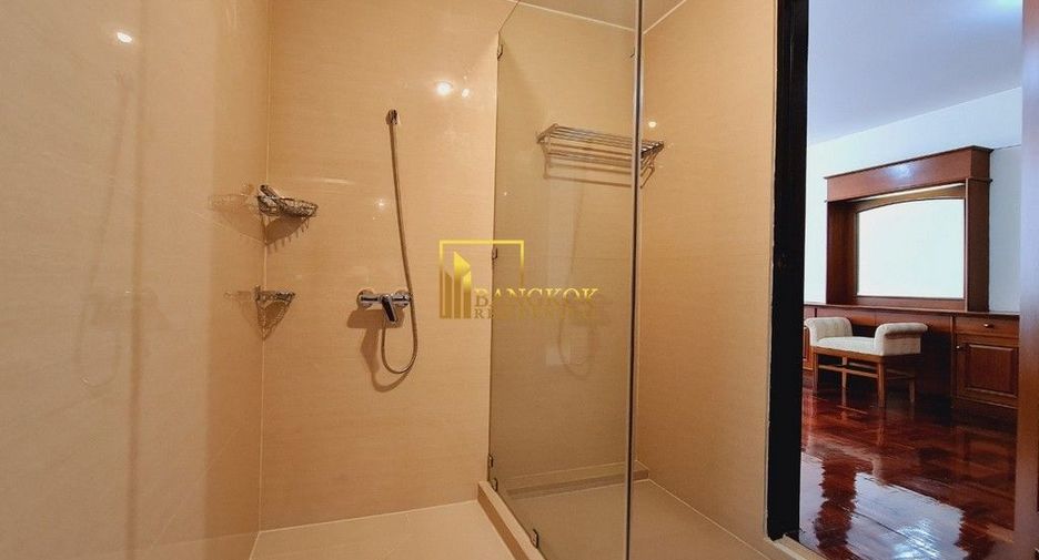For rent 4 bedrooms apartment in Khlong Toei, Bangkok