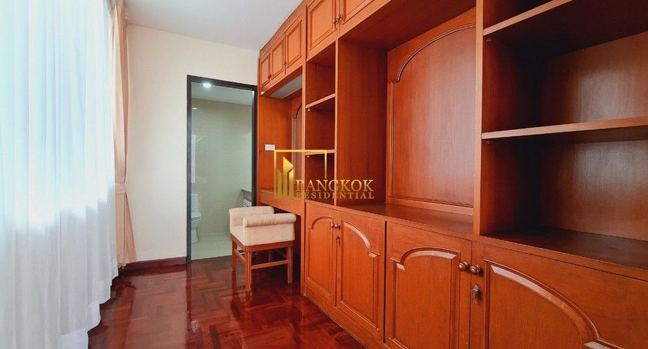 For rent 4 bedrooms apartment in Khlong Toei, Bangkok