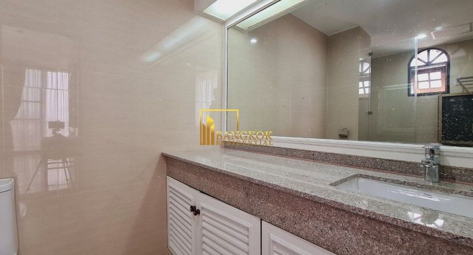 For rent 4 bedrooms apartment in Khlong Toei, Bangkok