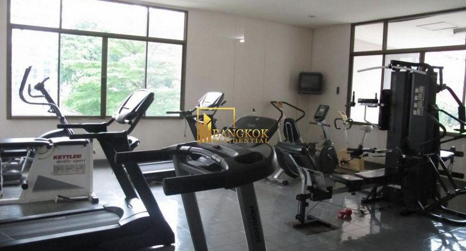 For rent 4 bedrooms apartment in Khlong Toei, Bangkok