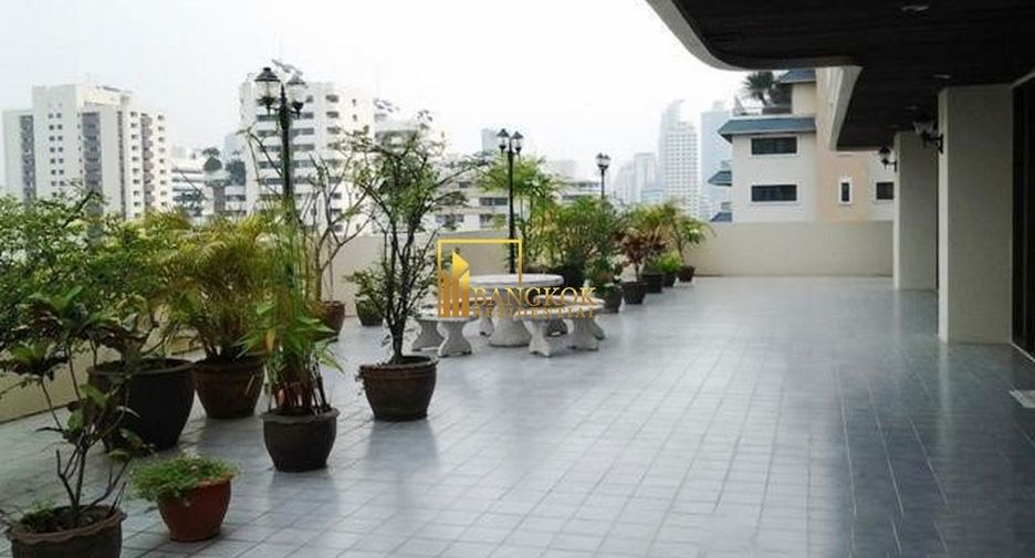For rent 4 bedrooms apartment in Khlong Toei, Bangkok