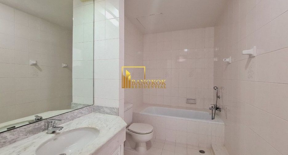 Condo en alquiler de 3 habitaciones en Watthana, Bangkok