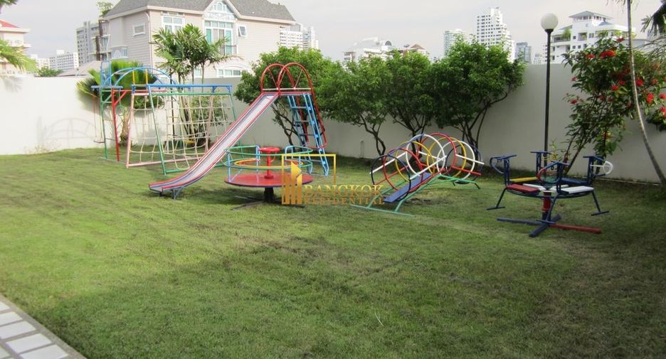 Condo en alquiler de 3 habitaciones en Watthana, Bangkok
