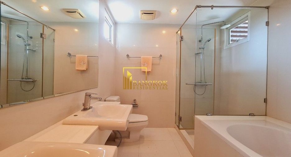 For rent 2 bedrooms condo in Pathum Wan, Bangkok